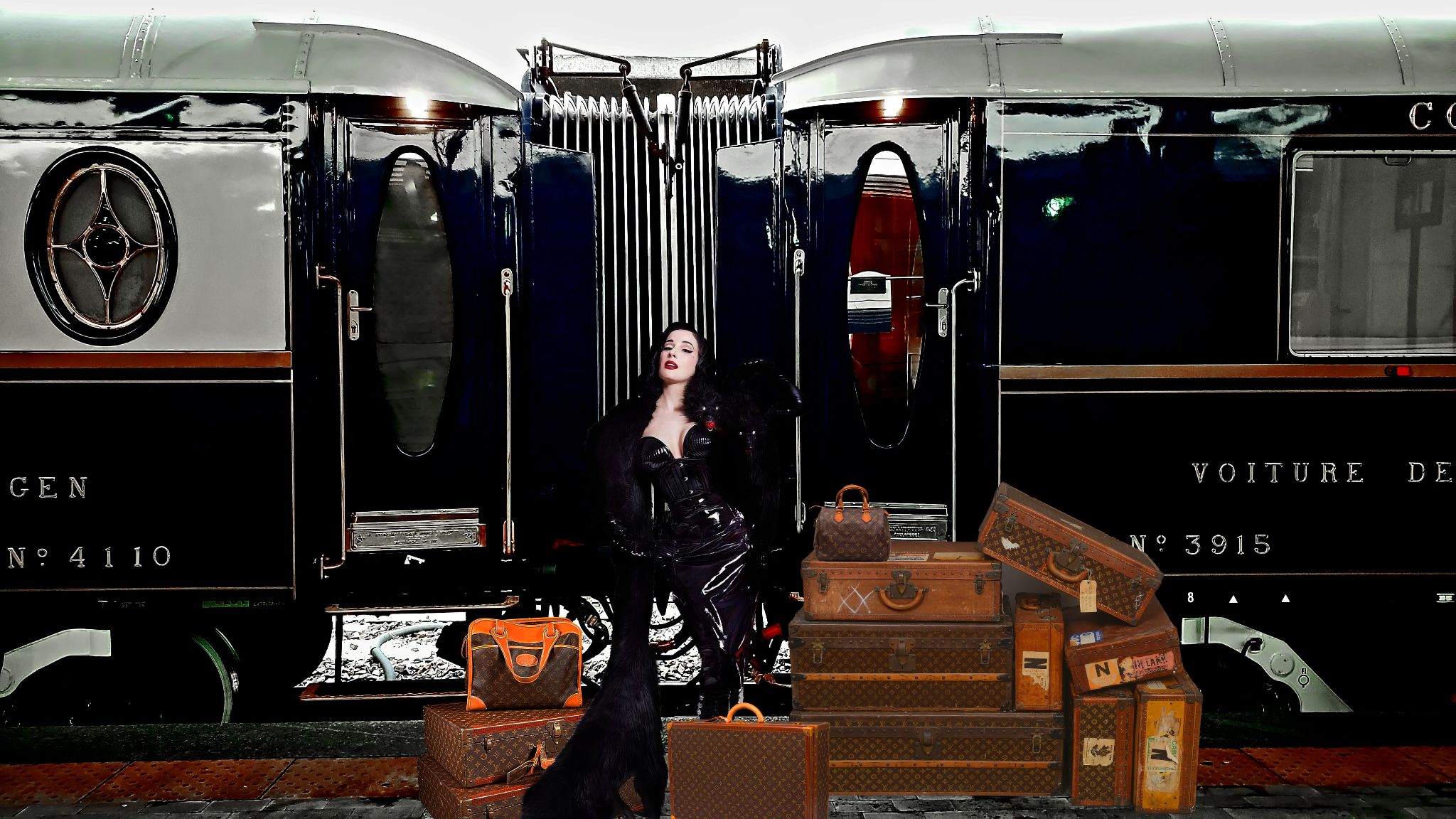 Dita taking the Orient Express in Venice  224519